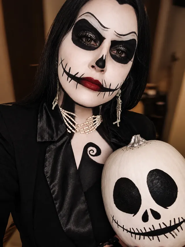 Skeleton Jack smink fehér arccal, fekete szemekkel és varrott mosollyal
